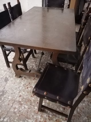 Mesa de comedor clasico. Mueble castellano