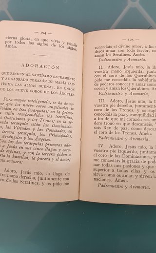 Libro religión antiguo