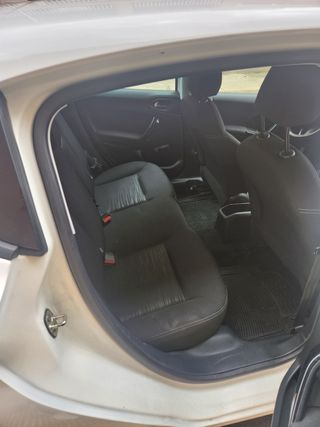 Peugeot 208 2013
