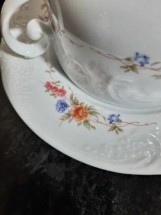 Conjunto de chávenas de chá e café