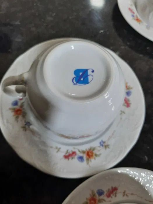 Conjunto de chávenas de chá e café