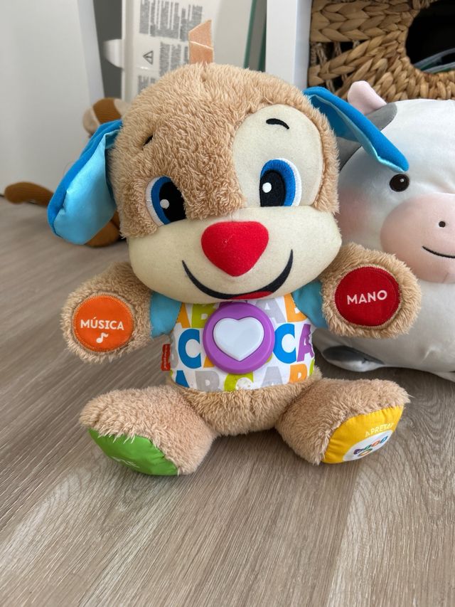 Peluches y muñeco interactivo