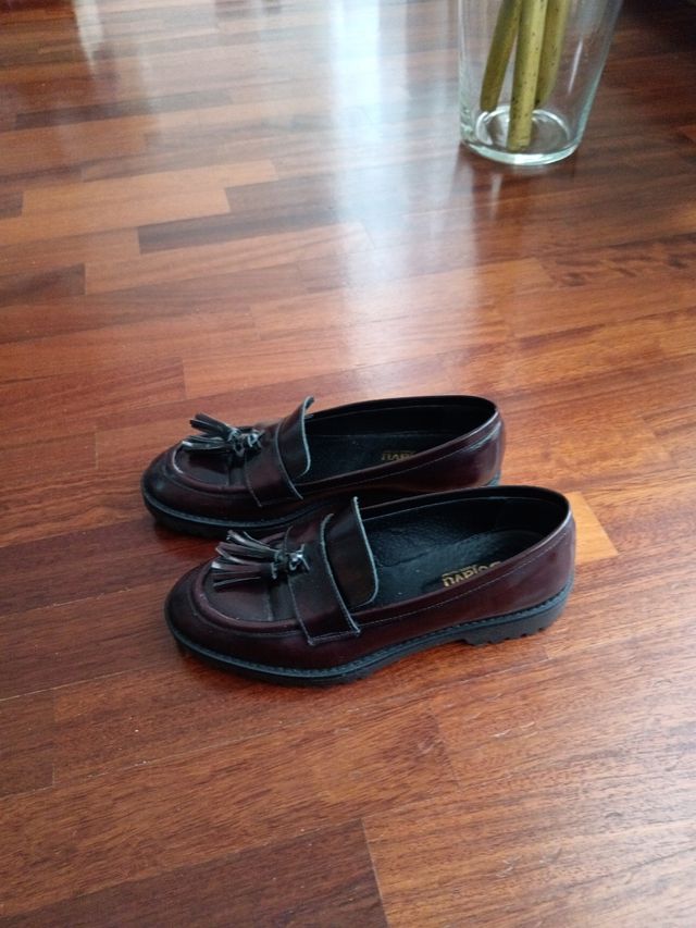 Mocassini bordeaux con fondo roccia