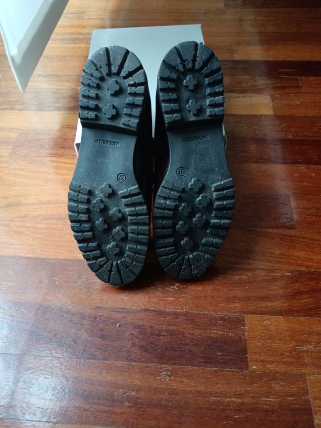 Mocassini bordeaux con fondo roccia