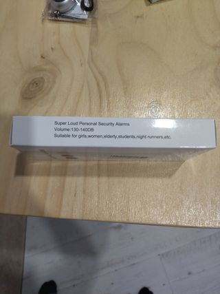Alarma personal, linterna led y llavero 
