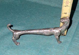 ANTIGUO REPOSA CUCHILLO PELTRE FIGURA PANTERA