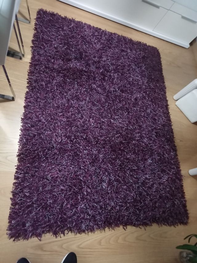 Alfombra tonos burdeos