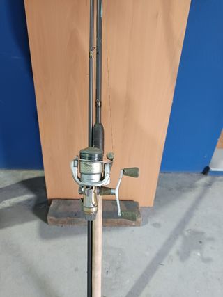 Caña de pescar inglesa y carrete Shimano 

