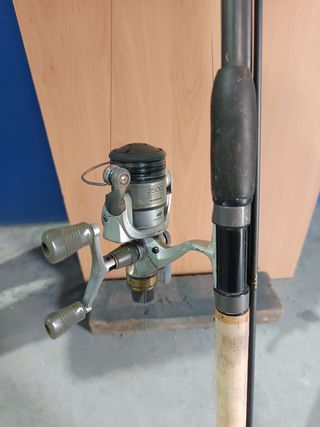Caña de pescar inglesa y carrete Shimano 

