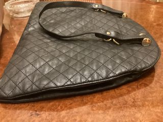 Bolso negro de piel Uterqüe. Gran calidad.