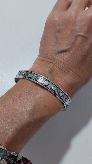 Pulsera brazalete ajustable