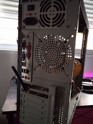 ORDENADOR DE SOBREMESA + PANTALLA +TECLADO Y RATON