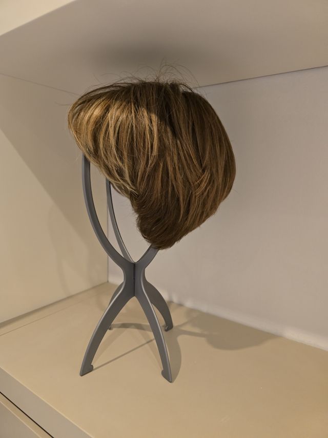 Peluca moda crílica