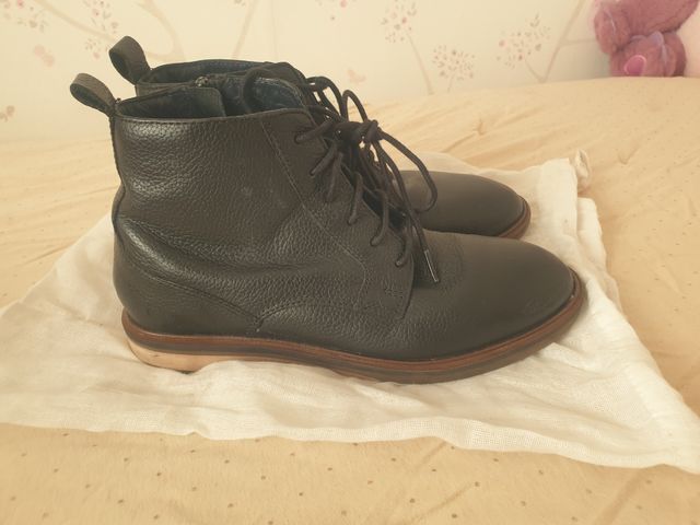 Botin negro para niño piel Zara