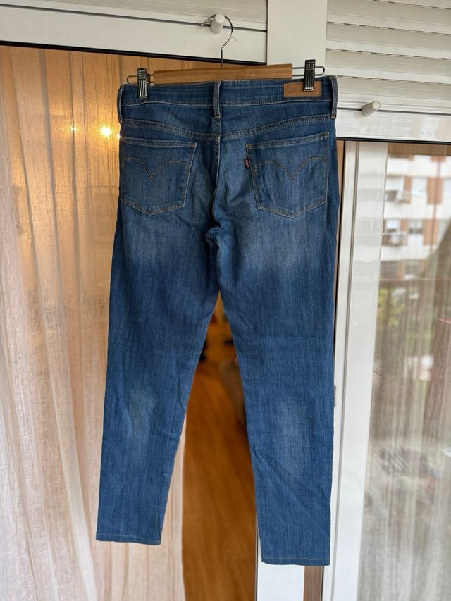 Levis talla 27