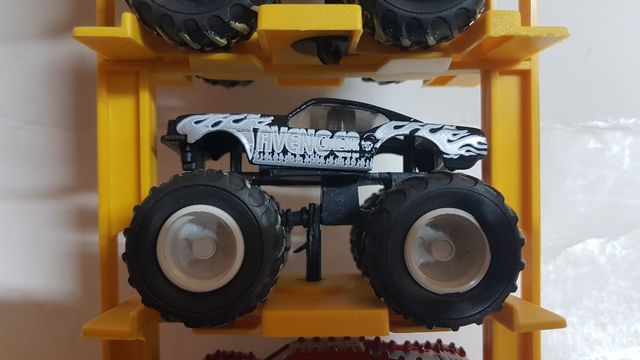LOTE DE 5 COCHES MONSTER TRUCKS