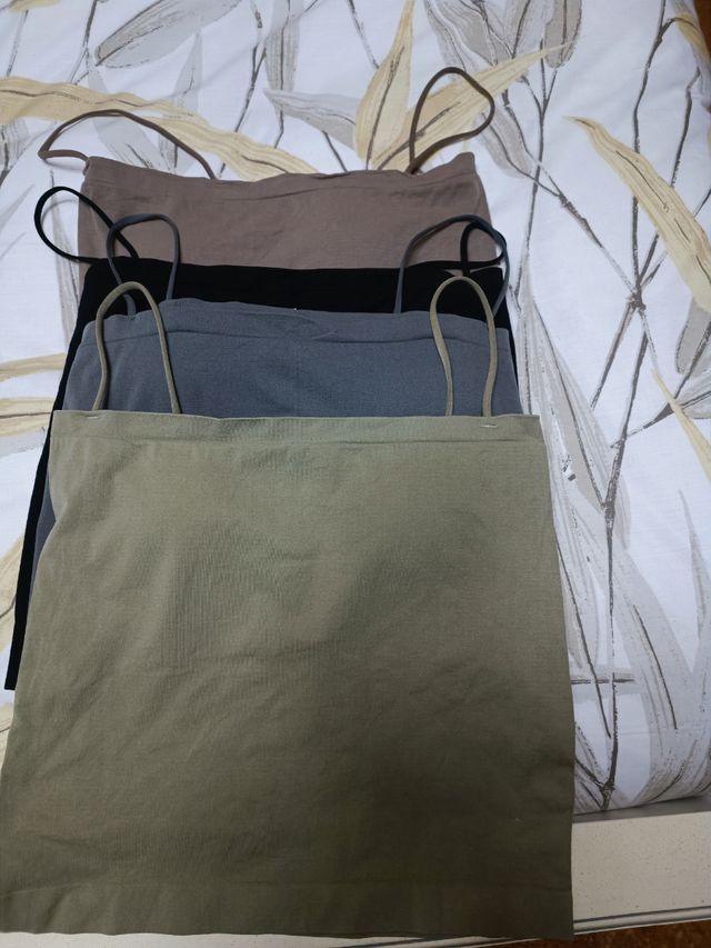 4 camisetas talla S con copa incorporada