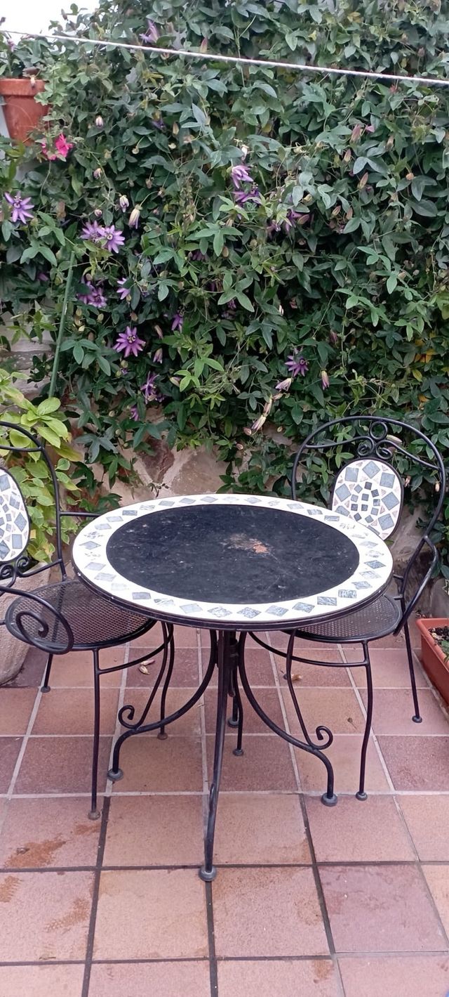 Mesa de forja y 4 sillas