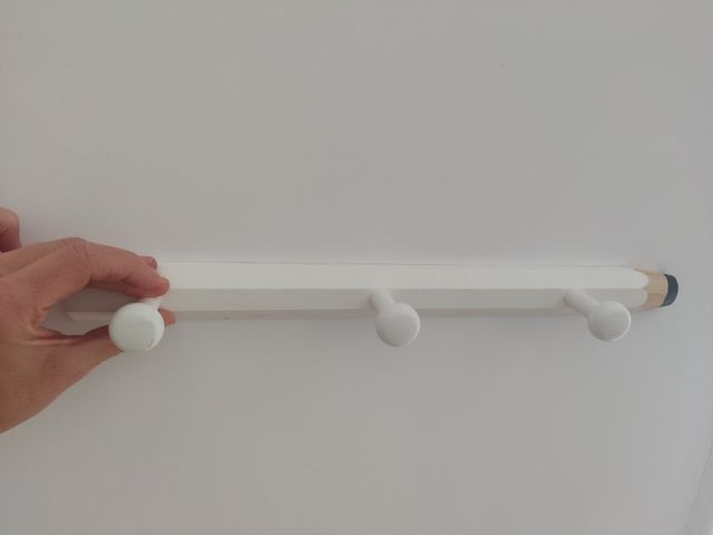 appendiabiti per bambini bianchi a forma di matita