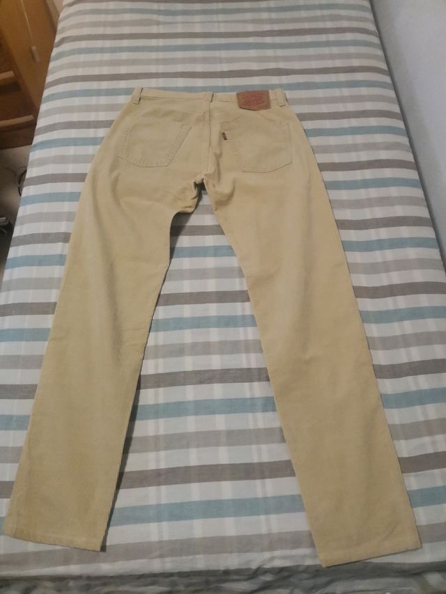 Levis beige de pana 351
