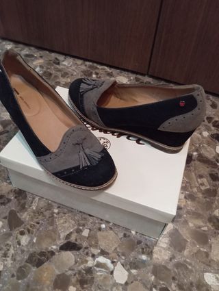 Zapatos ante con cuña 