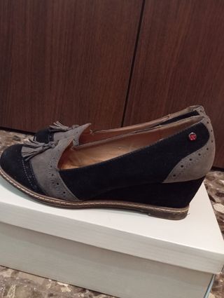 Zapatos ante con cuña 