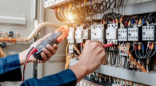 Se ofrece electricista particular