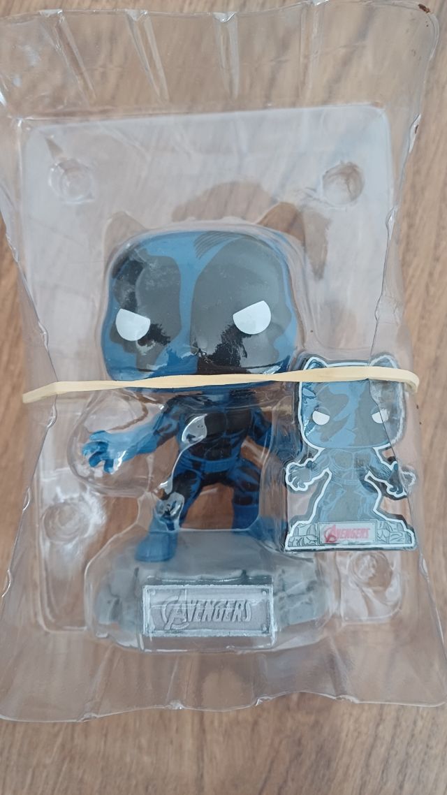 Funko black panther + pin