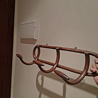 Perchero de madera antigua