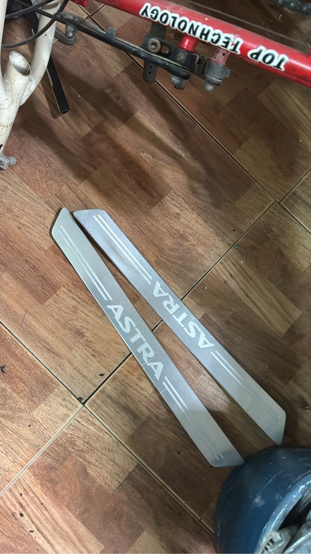 Embellecedores puertas Astra h