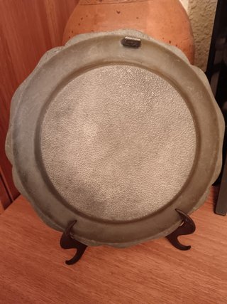 plato metálico antiguo