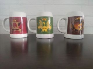 Lote de 3 jarras de cerveza.