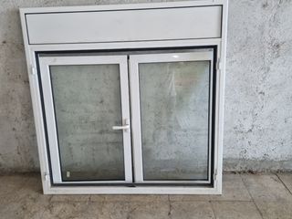 VENTANA DE ALUMINIO BLANCA CON PERSIANA