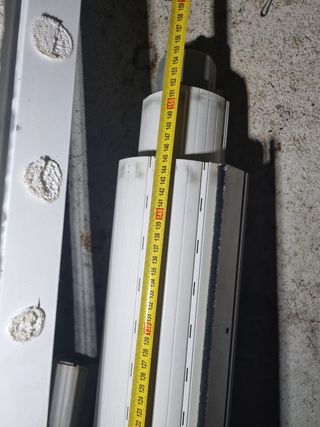 VENTANA DE ALUMINIO BLANCA CON PERSIANA