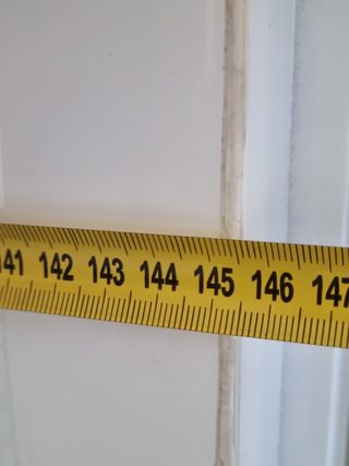 VENTANA DE ALUMINIO BLANCA CON PERSIANA