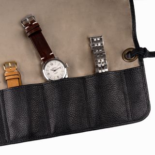 Funda de piel negra y chenilla beige para relojes