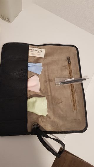 Funda de piel negra y chenilla beige para relojes