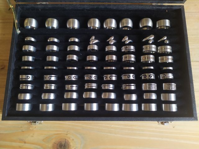 Lotto di 72 anelli in stainless