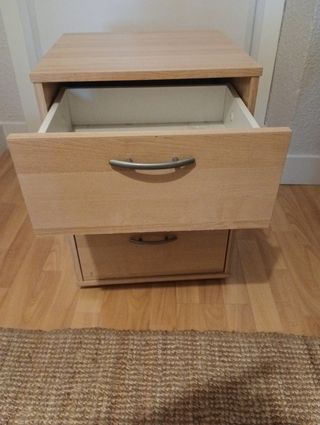 Mesilla de noche o escritorio ikea