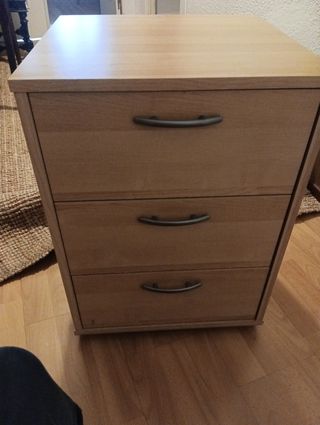 Mesilla de noche o escritorio ikea