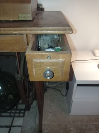 Maquina de coser con mueble ALFA