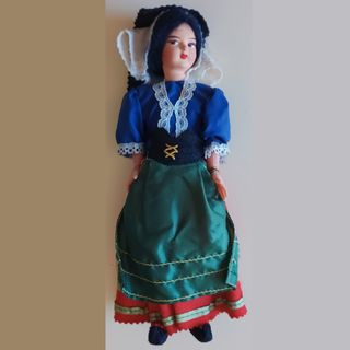 Bambolina in costume abruzzese alta 25 cm.