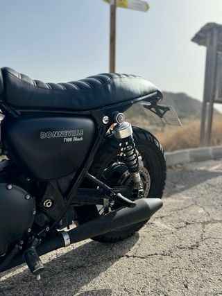 TRIUMPH BONNEVILLE T100 Mate Black