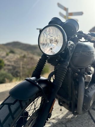 TRIUMPH BONNEVILLE T100 Mate Black