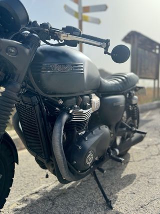 TRIUMPH BONNEVILLE T100 Mate Black