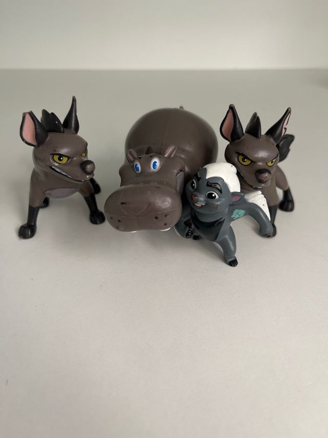 Muñecos guardia del leon