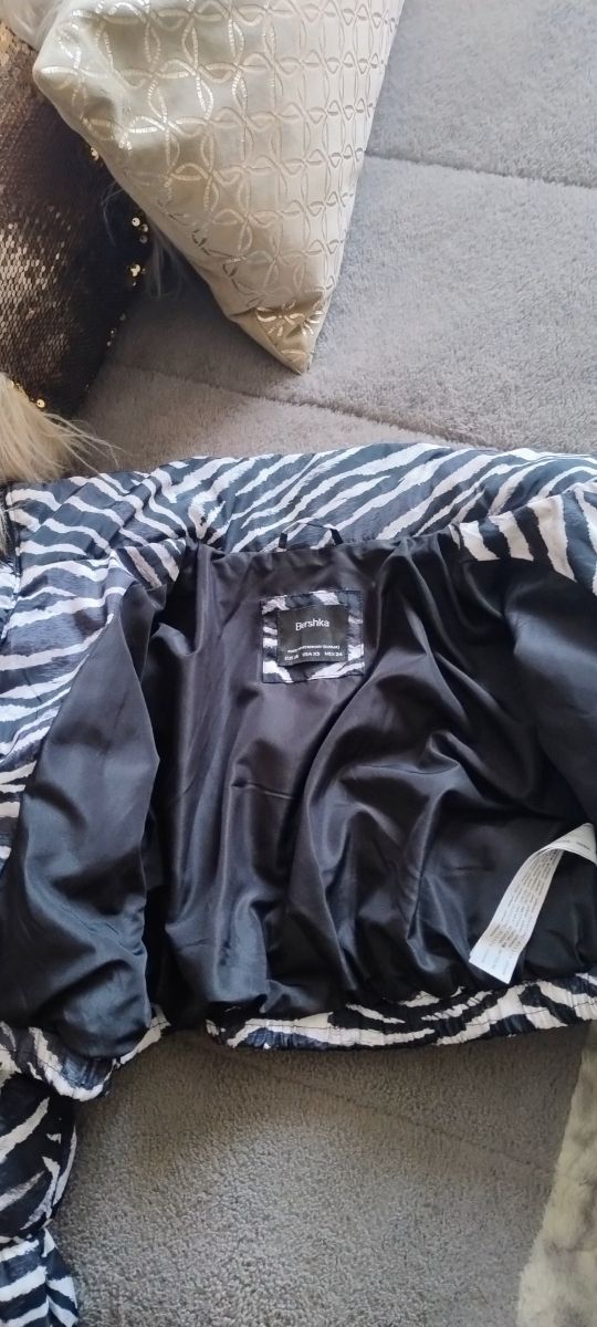 Chaqueta acolchada crop Bershka