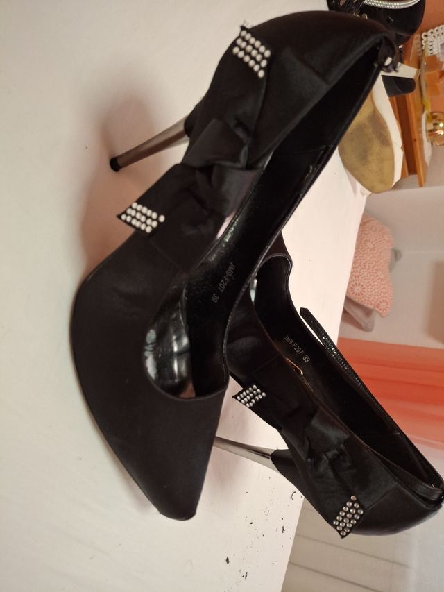 Zapatos preciosos y elegantes