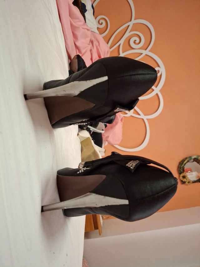 Zapatos preciosos y elegantes