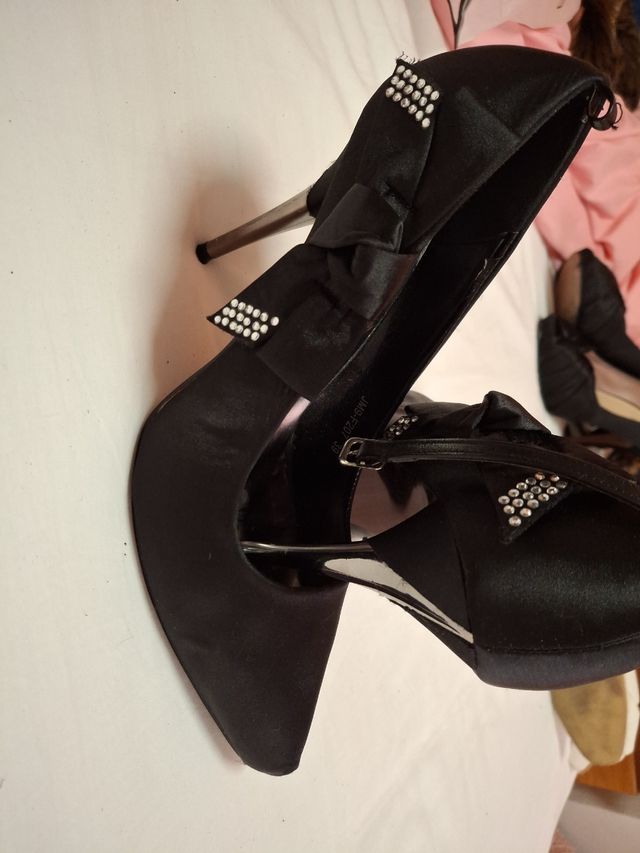 Zapatos preciosos y elegantes